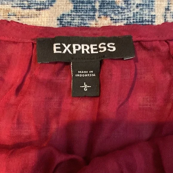 Women’s Express Top Size large​ - Picture 2 of 5